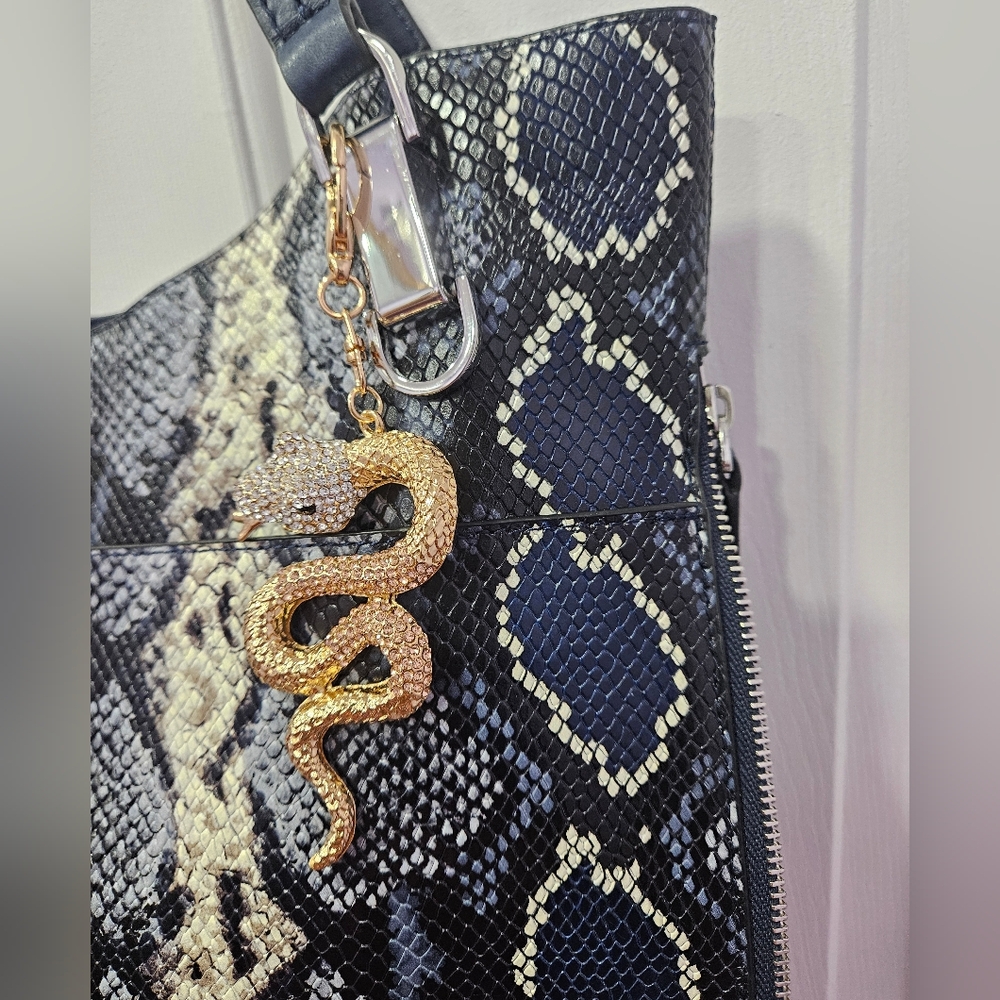 Vince Camuto Emily Snakeskin Tote - Like NEW - Picture 6 of 9